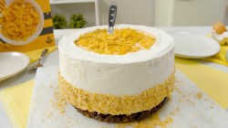 Crunchy Cornflakes-Kuchen mit Panna Cotta