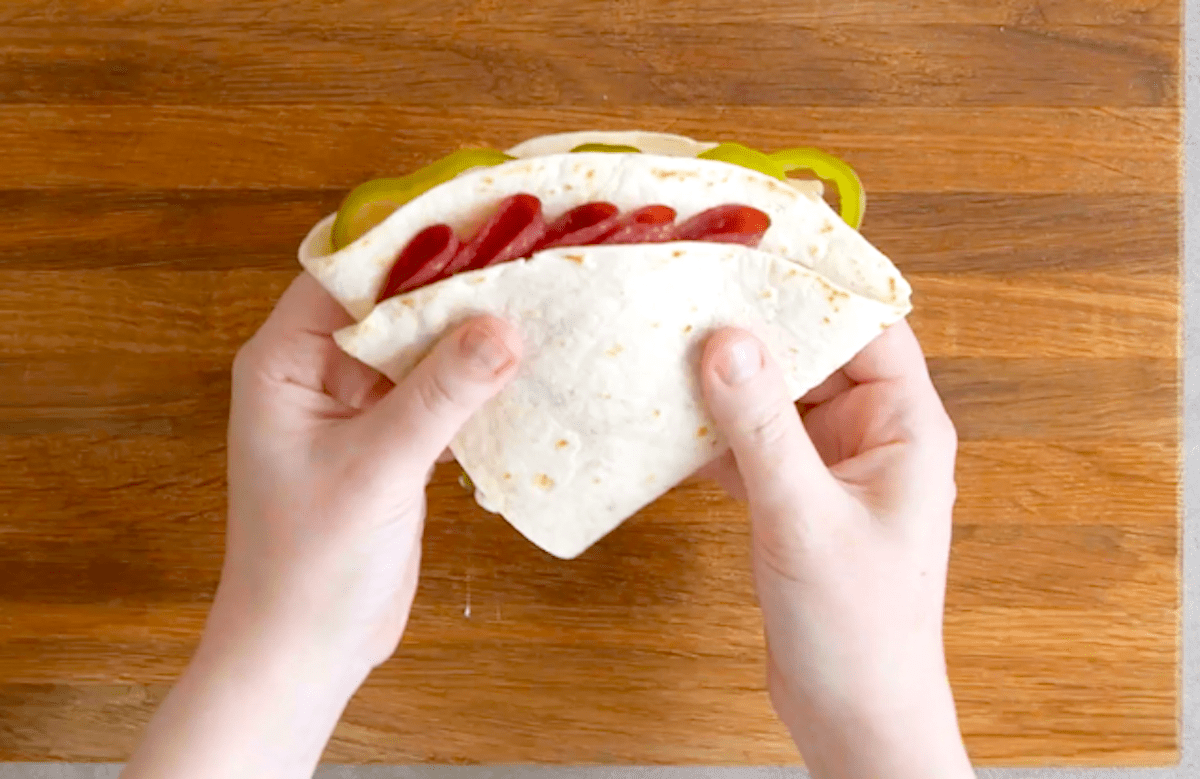 Eine gefÃ¼llte Tortilla-Tasche