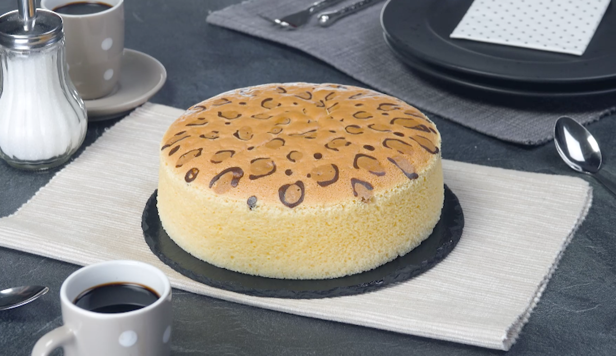 japanischer Käsekuchen mit Leopardenmuster