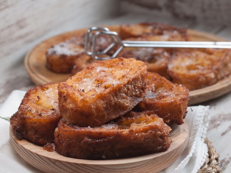 Ein Teller mit Stollen French Toasts