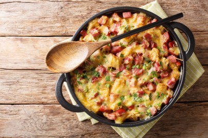 Brotauflauf mit Speck