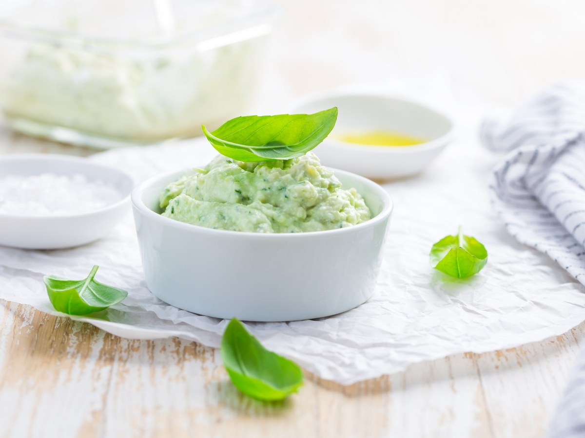 Als Brotaufstrich mit Frischkäse schmeckt Avocado noch besser