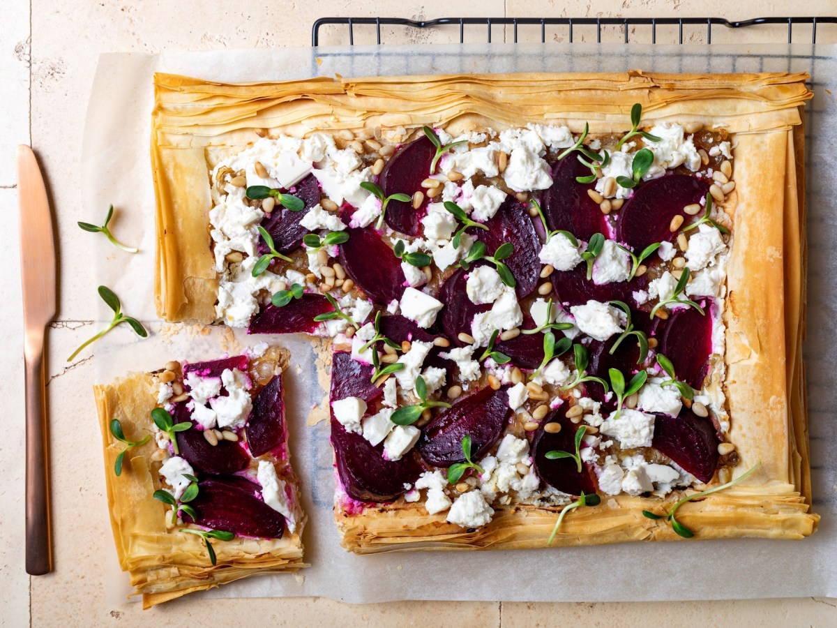 Fingerfood: Blätterteig-Pizza mit Rote Bete und Ziegenkäse