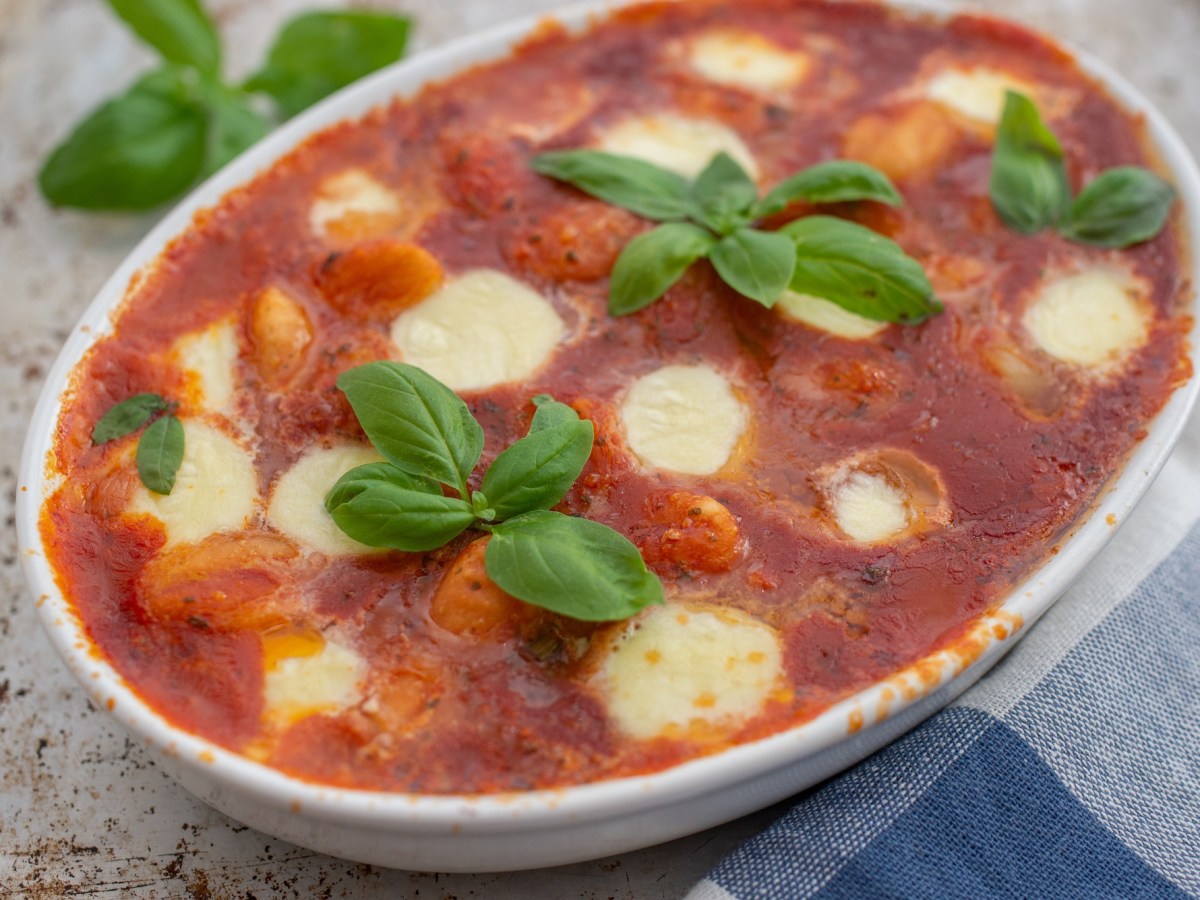 Überbackene Gnocchi mit Tomatensoße und Mozzarella: Gnocchi alla sorrentina