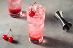 Zwei Gläser Shirley Temple Cocktail