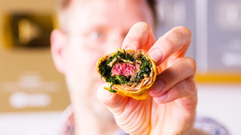 Fusion Kitchen der anderen Art: Beef Wellington Frühlingsrollen musst du probieren