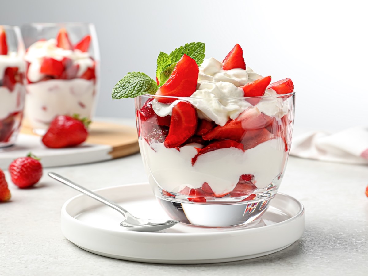 Dieses Erdbeer-Mascarpone-Schichtdessert begeistert alle